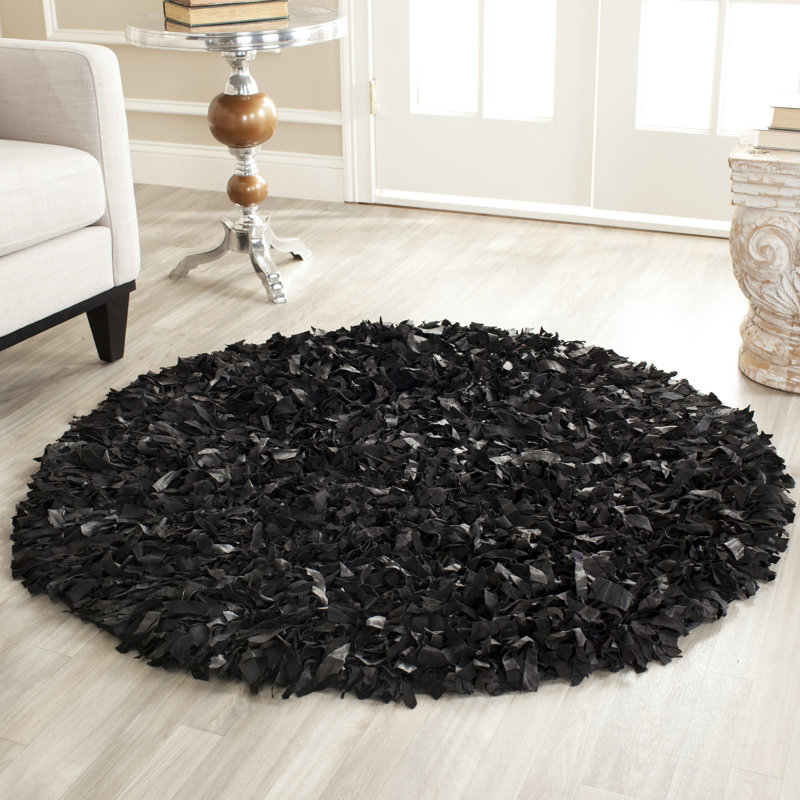 Tapis noir II, Rond 4 pi