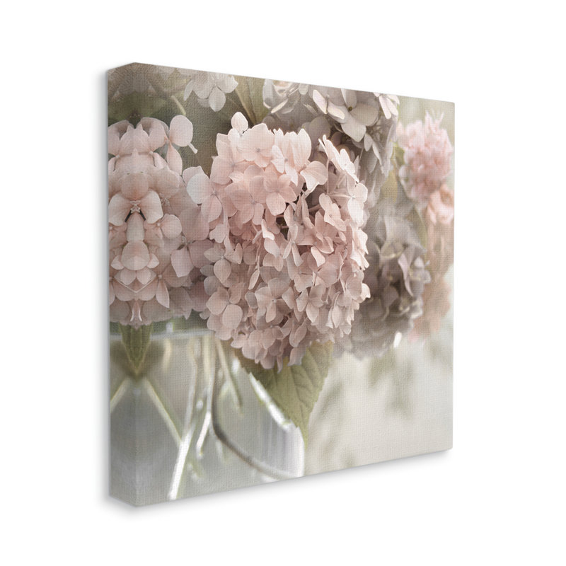 «Hortensias roses gros plan sur toile» par Irene Weisz, H 30 po x l 30 po x P 1,5 po