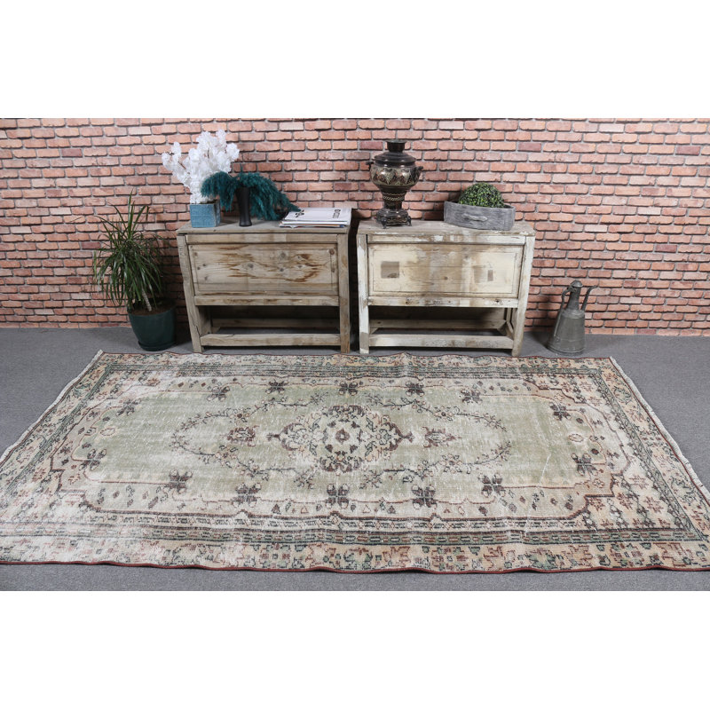 Tapis turc vert antique en laine idéal pour le style de chambre à coucher et pour pimenter votre décor avec une touche rétro