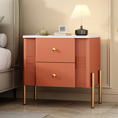 Table de chevet orange moderne avec 2 tiroirs, pieds hauts élégants et façade cannelée facile à nettoyer, poignées en métal pratiques
