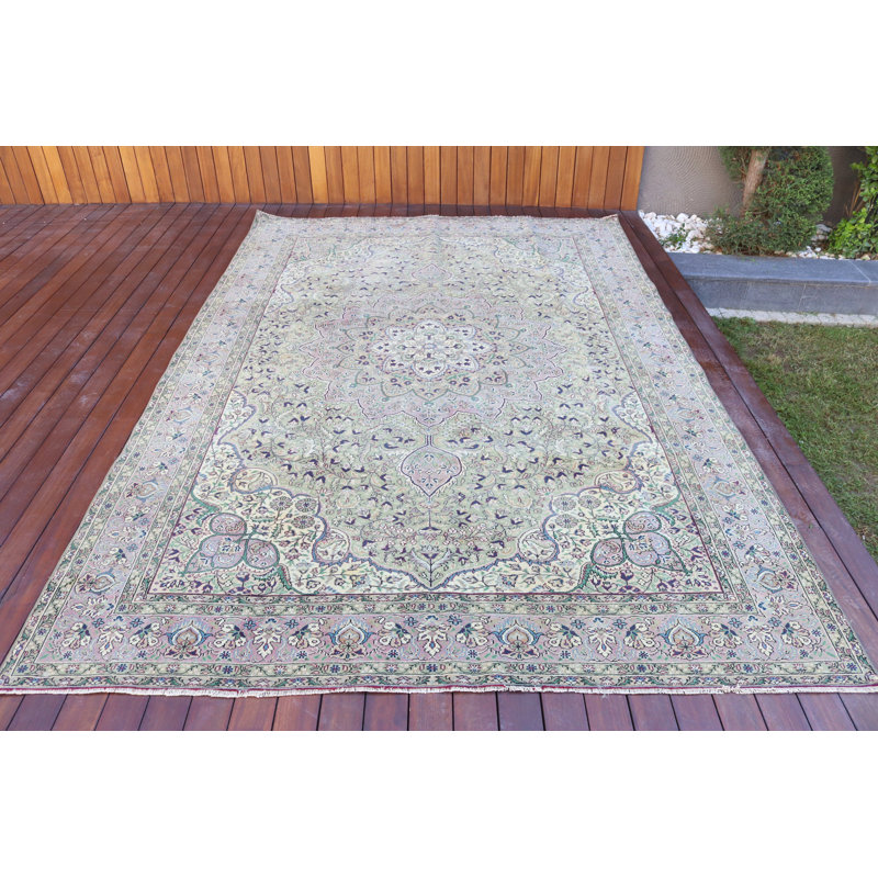 Charmant tapis turc rétro idéal pour rehausser votre décor