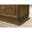 Mobilier de chambre à coucher style transitionnel 1 pièce avec 5 tiroirs en queue d'aronde et boutons en métal finition noyer