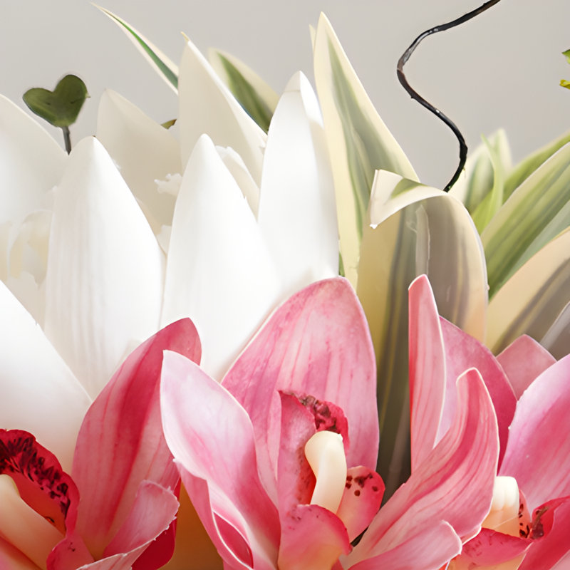 Ornements de fleurs simulées
