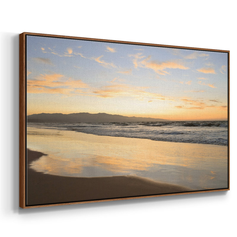Peaceful Shore, peinture sur toile encadrée, H 27 po x l 41 po x P 2 po, Cadre noyer