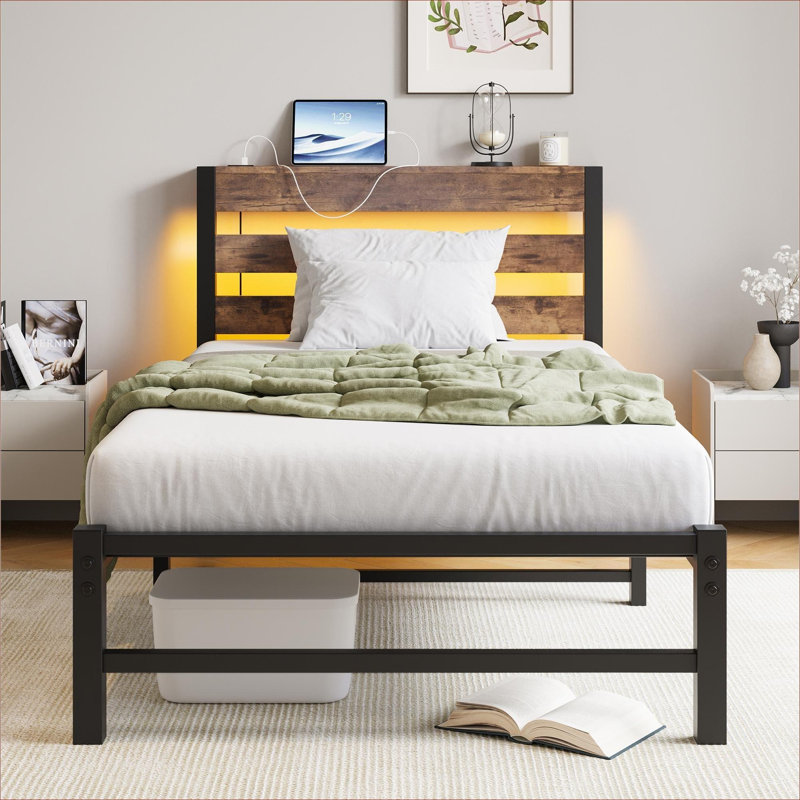 Lit plateforme en métal et bois, cadre de lit robuste de taille simple avec éclairage à DEL et chargement USB, brun bois, aucun sommier requis