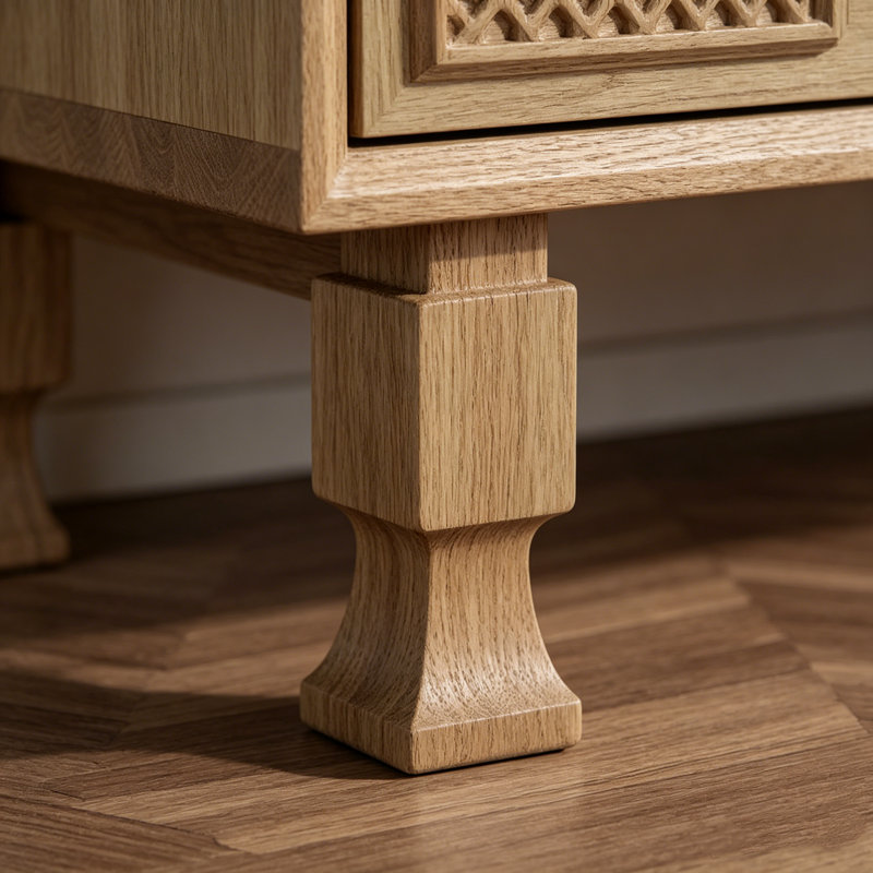 Buffet en bois massif sculpté