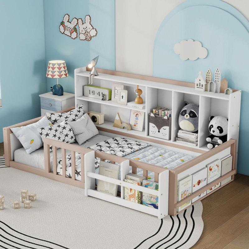 Cadre de lit plateforme simple en bois pour enfants avec clôture de garde-corps, tablettes de rangement latérales et étagère à livres, lit de plancher compact, blanc et blanc