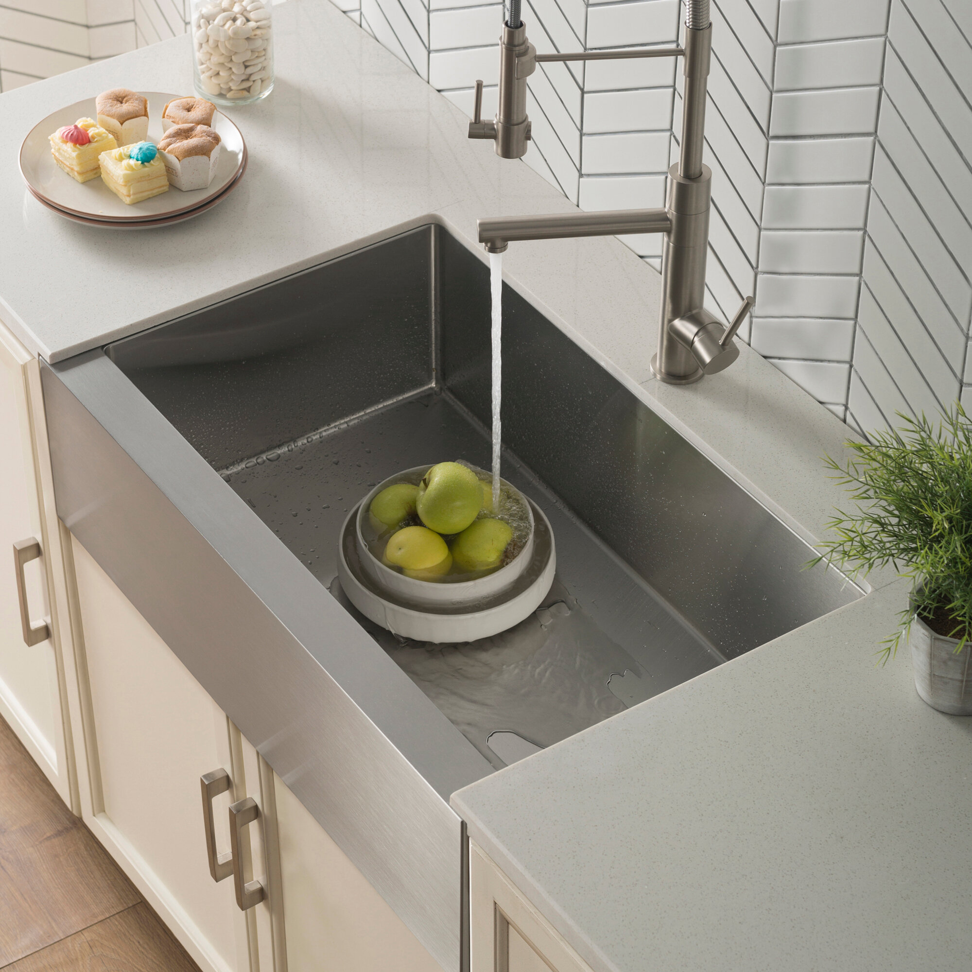 https://assets.wfcdn.com/im/28351611/compr-r85/6255/62554278/kraus-33-x-21-inch-standart-pro-farmhouse-modern-flat-apron-front-16-gauge-single-bowl-stainless-steel-kitchen-sink.jpg