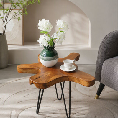 Table d'appoint en bois de teck recyclé de 23,5 x 19,5 x 15,5 pouces avec bords naturels et pieds en épingle à cheveux (pièce unique avec imperfections naturelles)