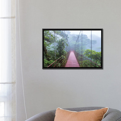 «Man on a Suspension Bridge, Monteverde Cloud Forest Reserve, Costa Rica», reproduction de photo sur toile tendue