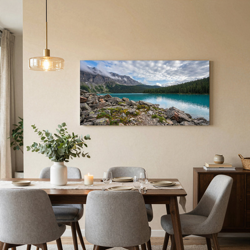 «Mountain Lake» avec eau turquoise et rivage rocheux, art mural, 20"W x 10"H
