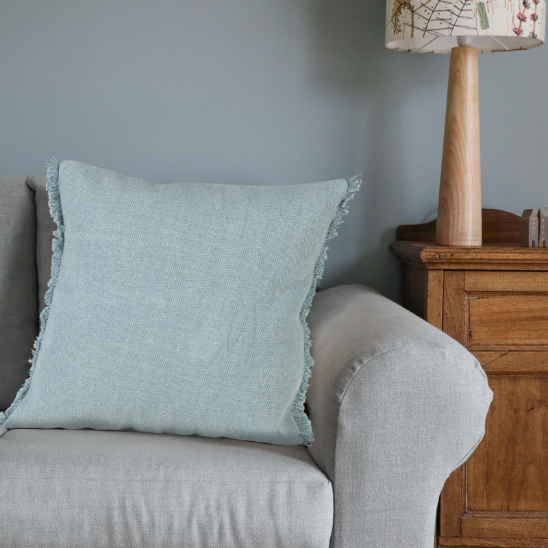 Housse de coussin en coton Neera Adobe, Bleu Corydalis / bleu clair