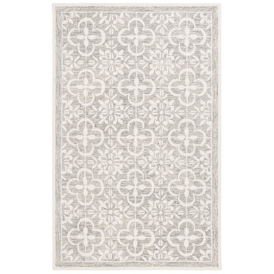 Damask Hand Tufted Area Rug in Ivory/ Gray