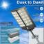 Éclairage de rue solaire d'extérieur 9 000 W équivalent - Éclairage de sécurité solaire à DEL Dusk To Dawn avec capteur de mouvement, IP67 imperméable pour le stationnement, le jardin, la cour, l'éclairage des allées (paquet de 2)