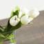 Arrangement floral à tulipes en vase-2111365521