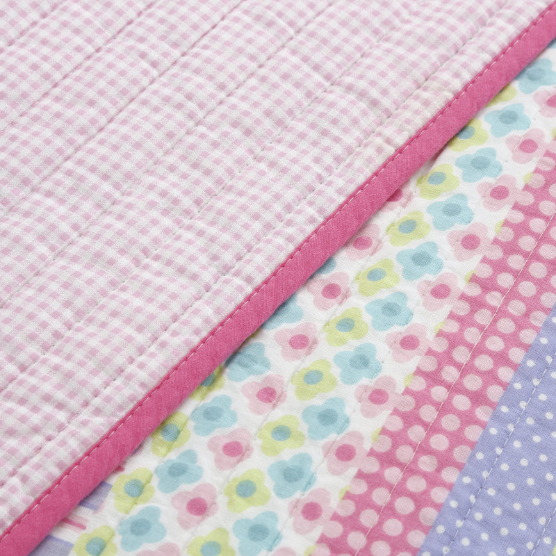 3 - Piece Quilt Set, Queen Quilt + 2 Shams