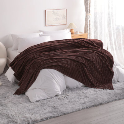 Couverture pour bébé en peluche?