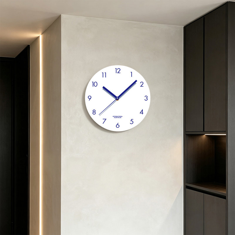 Horloge murale bleue Klein Klein