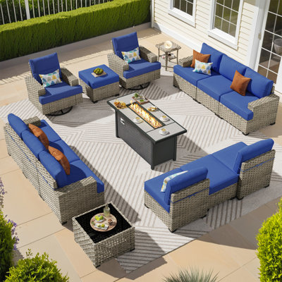 Ensemble modulaire d'extérieur pour 12 personnes avec coussins, chaises berçantes pivotantes, table basse à DEL et foyer, ensemble de patio en osier toutes saisons