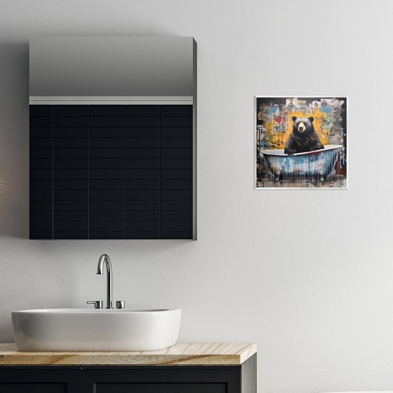 «Graffiti Bathing Bear» par Lazar Studio