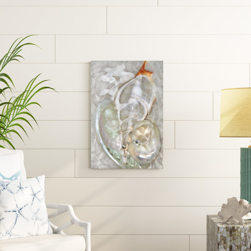 «Underwater Light Waves VIII» par Leda Robertson, impression sur toile tendue, H 30 po x l 20 po x P 1,25 po