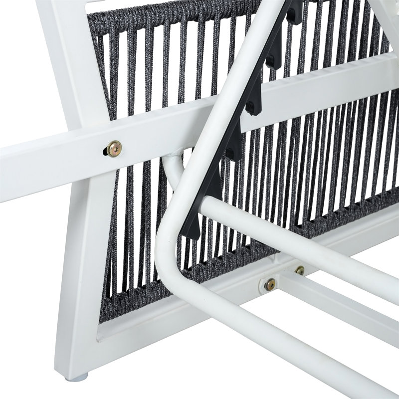 Structure de chaise longue d'extérieur en fer blanc avec accoudoirs en corde noire