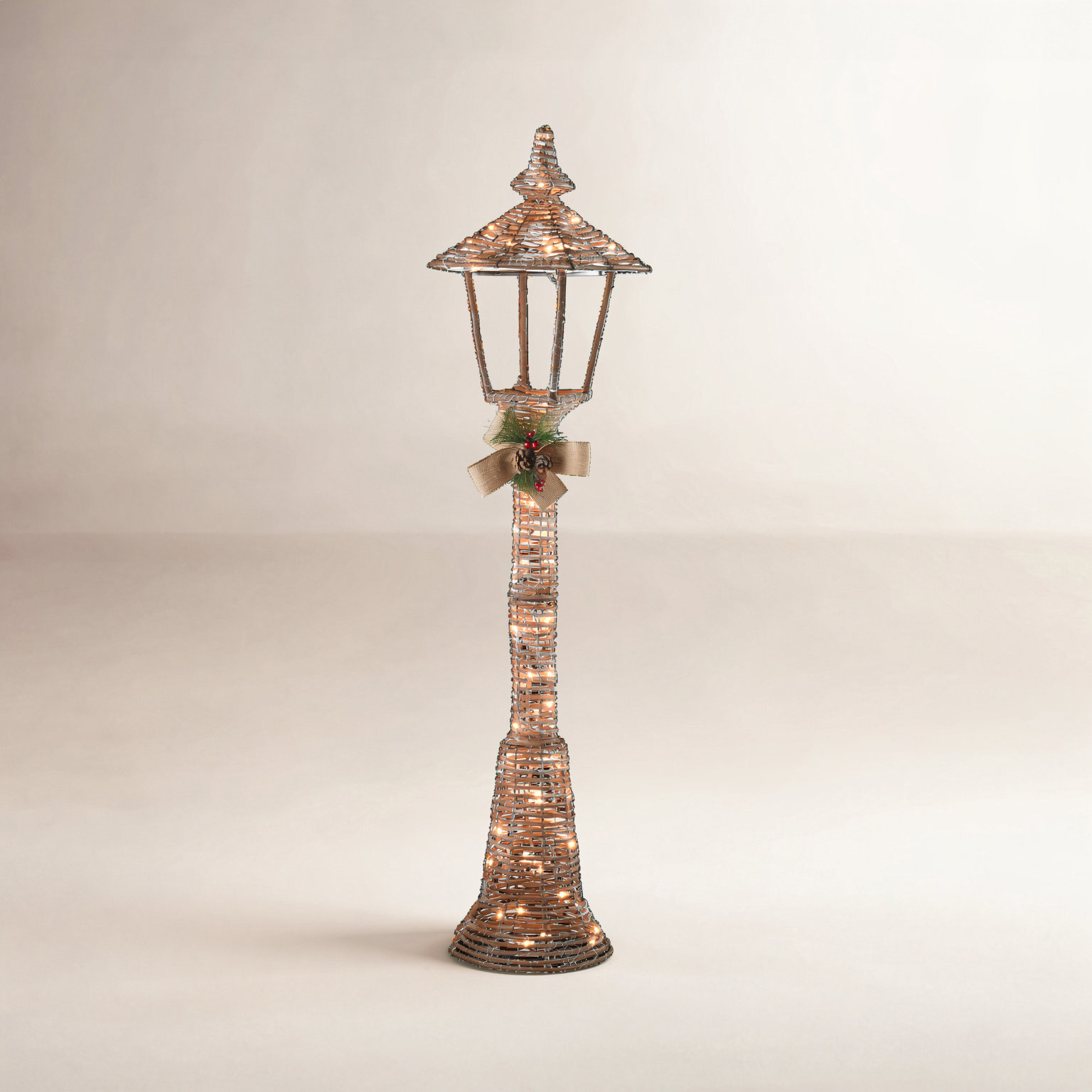 The Holiday Aisle® 5' Pre-Lit Vine Lamppost