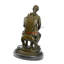 Statue homme jouant de la musique avec violoncelle