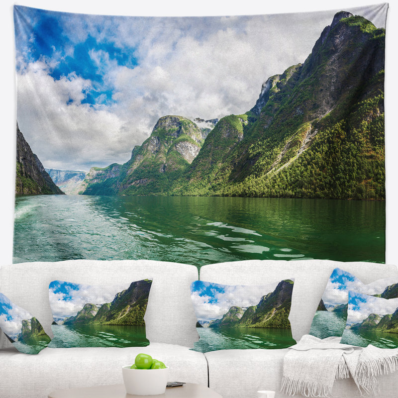 Tapisserie en polyester lake sognefjord avec accessoires suspendus inclus, H 68 po x l 80 po