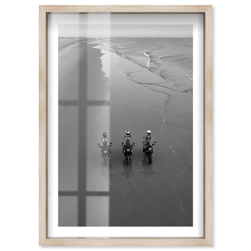 «Beach Bikers Shadowbox Print» par Notoriart, Crème, crème, H 16 po x l 11 po