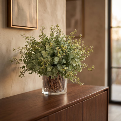 Arrangements floraux mixtes dans un vase