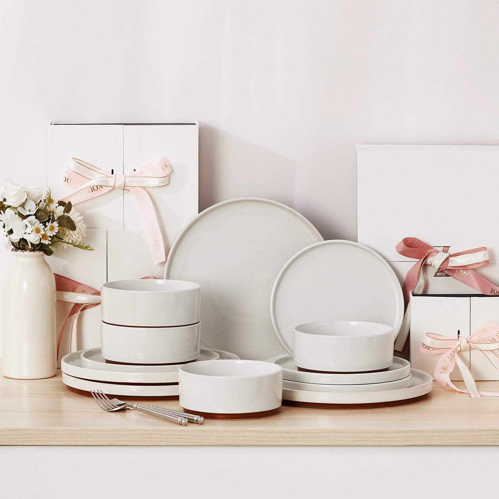 Stratton Ceramic Dinnerware Set - Service for 4, White
