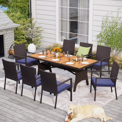 Ensemble repas pour 8 personnes avec table rectangulaire en osier et coussins inclus