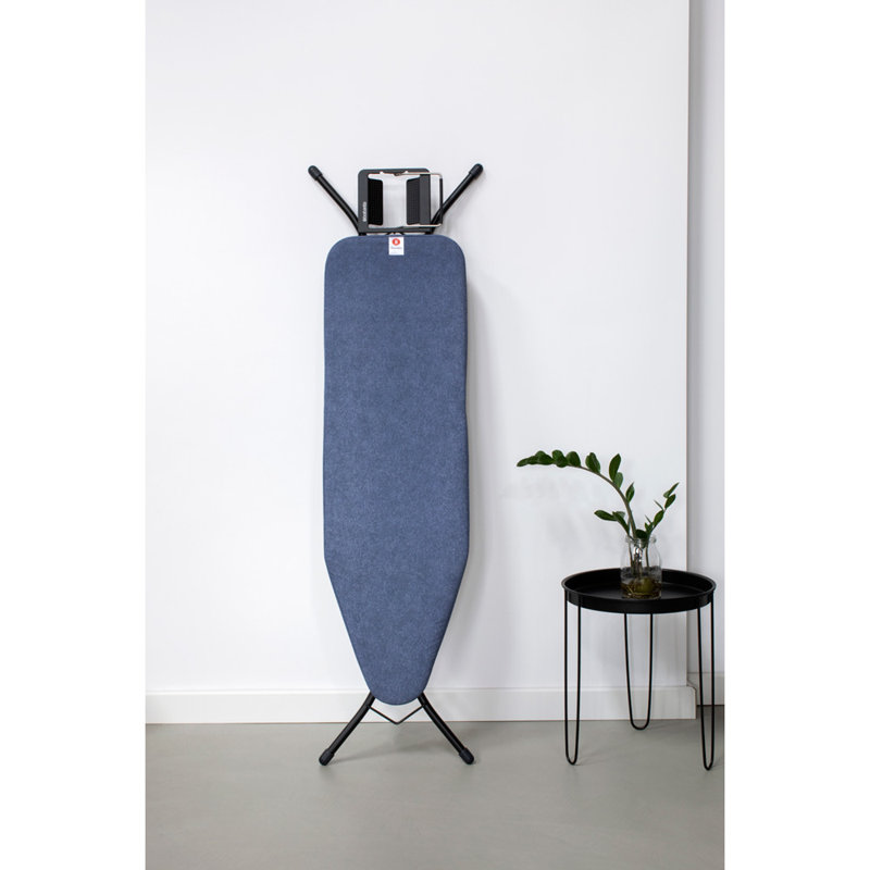 Planche à repasser moyenne avec repose-fer à vapeur taille B de Brabantia, Bleu denim