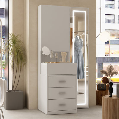 Kenia Vanity by Latitude Run