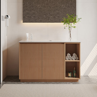Meuble-lavabo moderne en bois clair 36 po avec comptoir en pierre frittée brillante, armoire en bois cannelé, évier non inclus