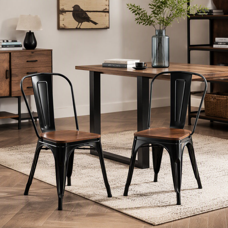Ensemble de 2 chaises de salle à manger industrielles en métal noir lustré avec siège en bois de noyer empilable d'une hauteur de 18 pouces, intérieur extérieur, surface légère facile à nettoyer, assemblage facile, conception moderne durable