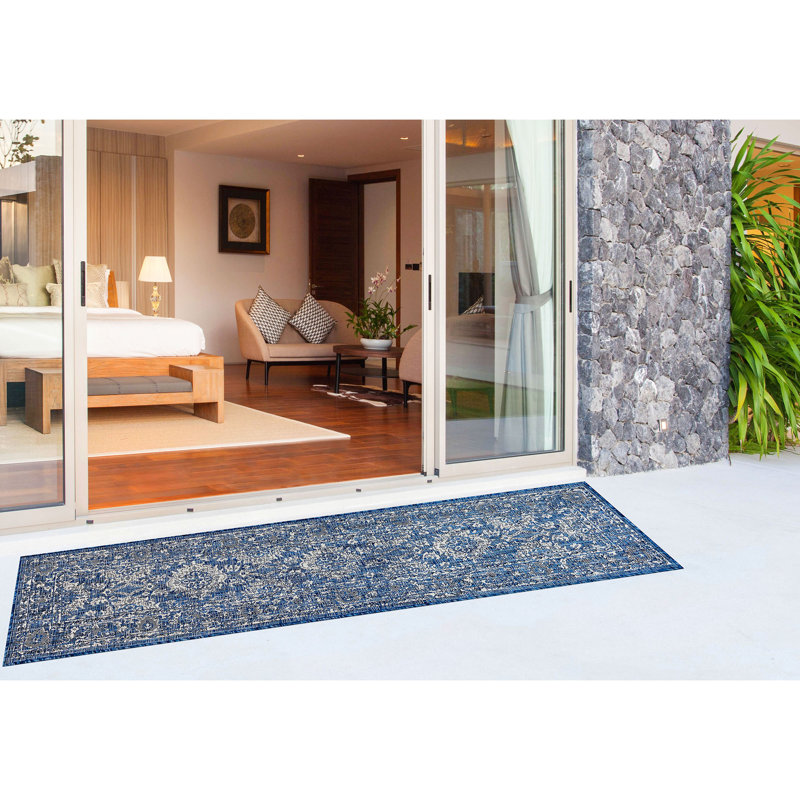 Tapis d'intérieur / extérieur bleu marine Kaed, Tapis de couloir : 1 pi 11 po x 7 pi 6 po