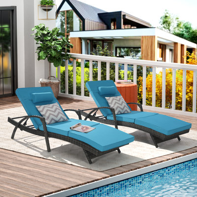 Ensemble de 2 chaises longues d'extérieur en osier avec coussins pour l'extérieur