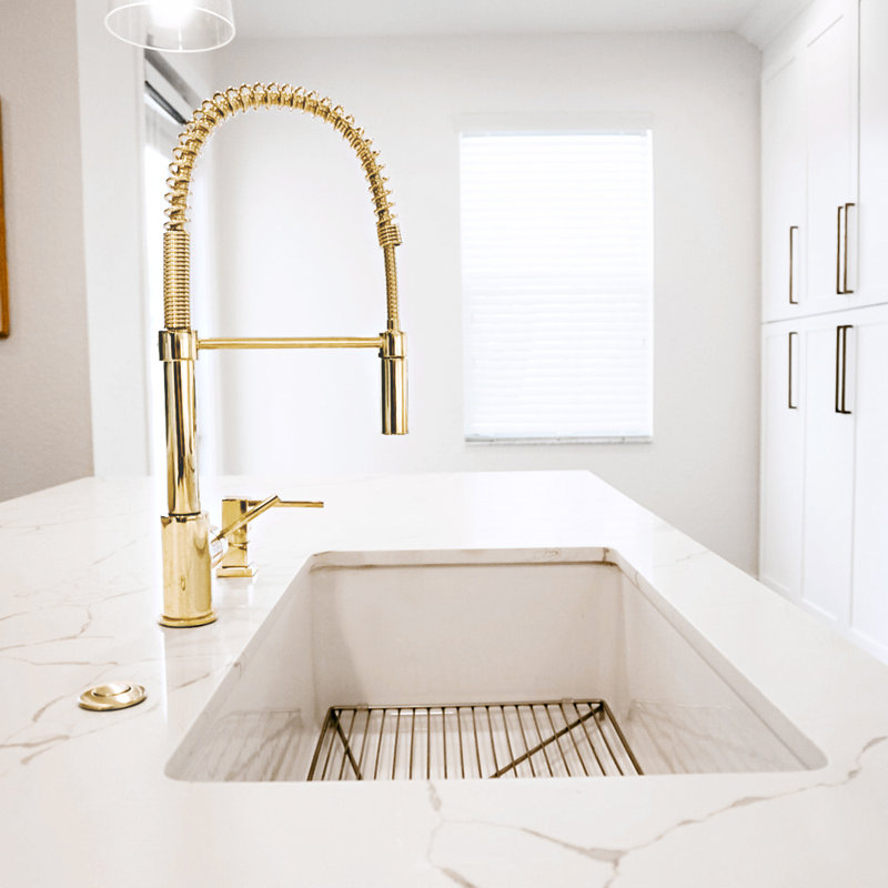 Polished Gold Stainless Steel Kitchen Faucet with Pull-out Spray