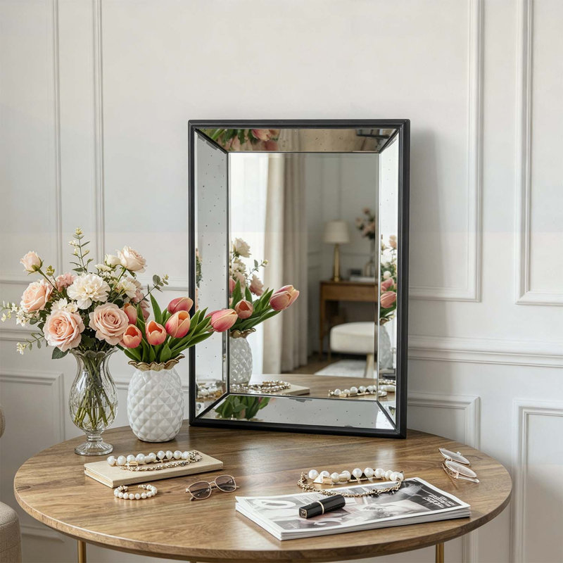 Élégant plateau rectangulaire en verre avec surface en miroir et panneaux argentés vieillis pour une présentation décorative