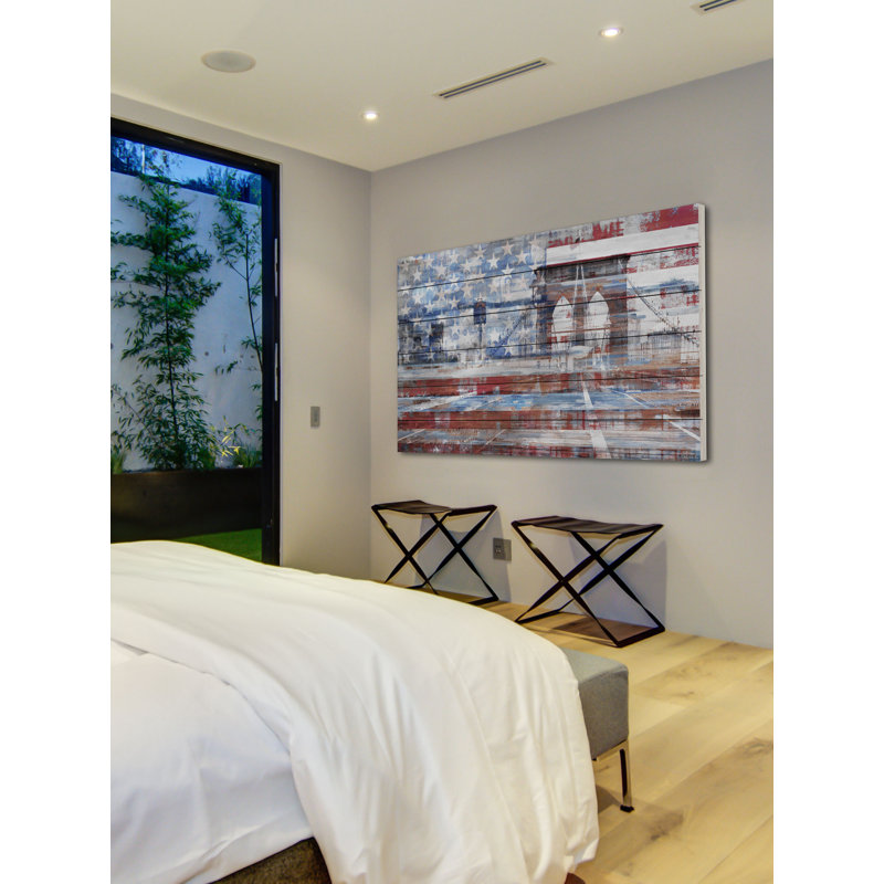 Reproduction d’art sur bois « patriotic overlay » par parvez taj, H 30 po x l 45 po x P 1,5 po