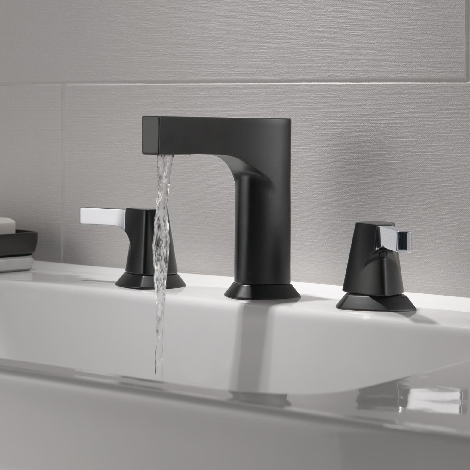 Zura Widespread Bathroom Faucet with Drain, Chrome/Black