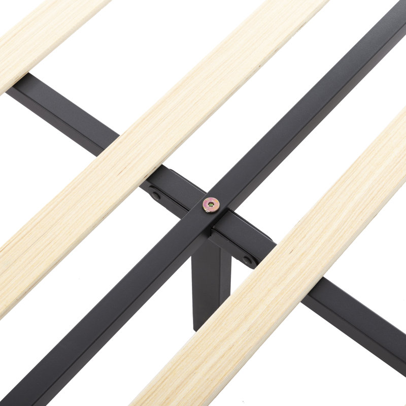 Structure de lit tapissier capitonnée pleine grandeur gris clair, lit plateforme moderne avec tête de lit à oreilles et système de lattes en bois massif, sommier non requis pour les chambres d'amis et les chambres des maîtres