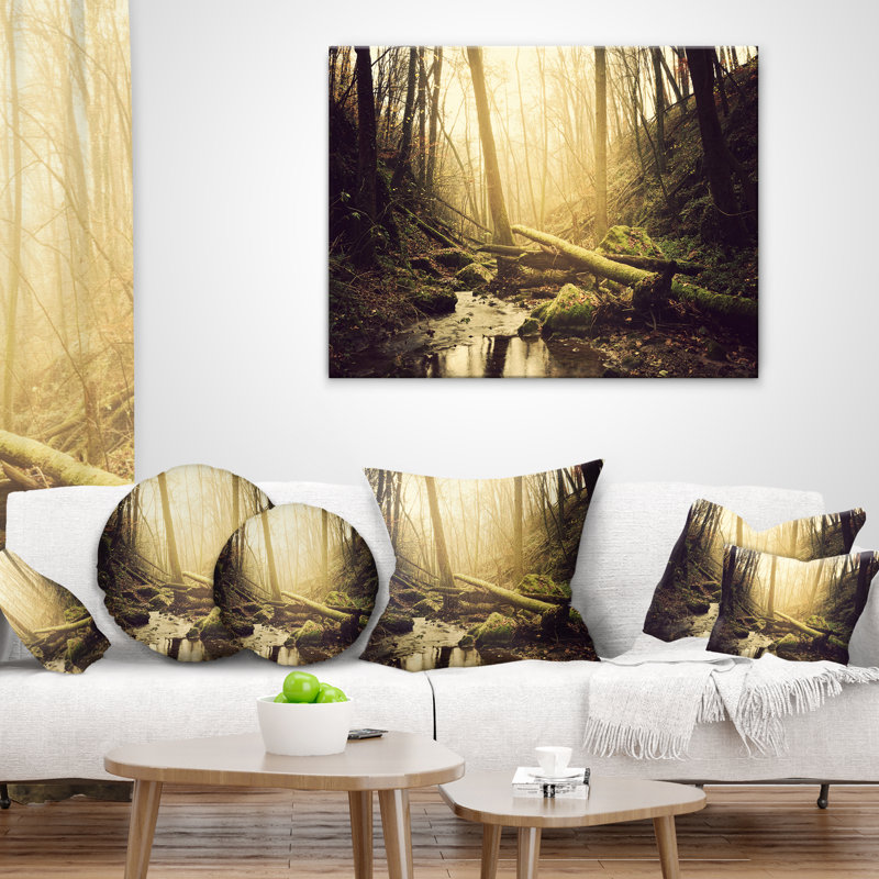 Stream in the Dark Wild Forest - Coussin imprimé forêt, 18 po x 18 po, Coussin décoratif