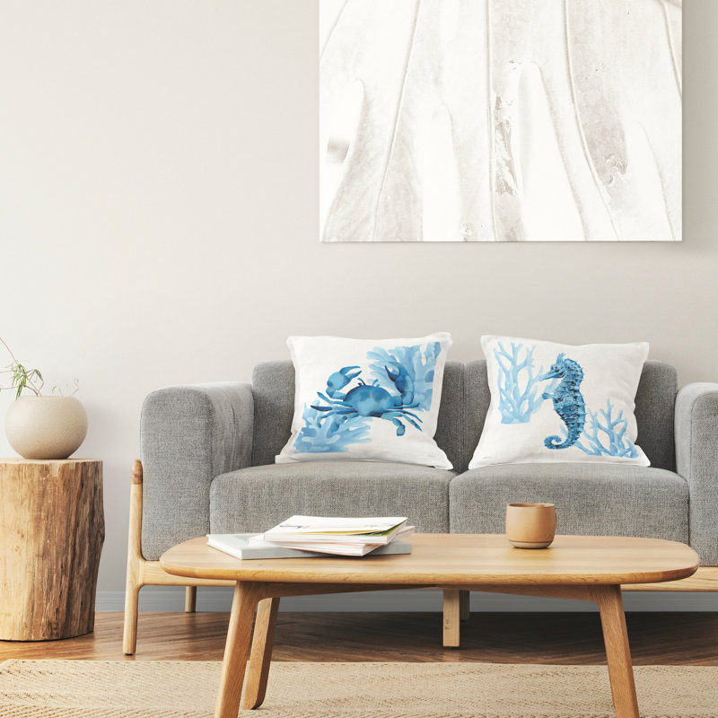 Ensemble de 2 coussins décoratifs Crab & Seahorse with Coral, imprimé par Cat Thurman Designs