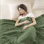 Couverture légère en duvet synthétique avec bordure en satin -21365929-111300866