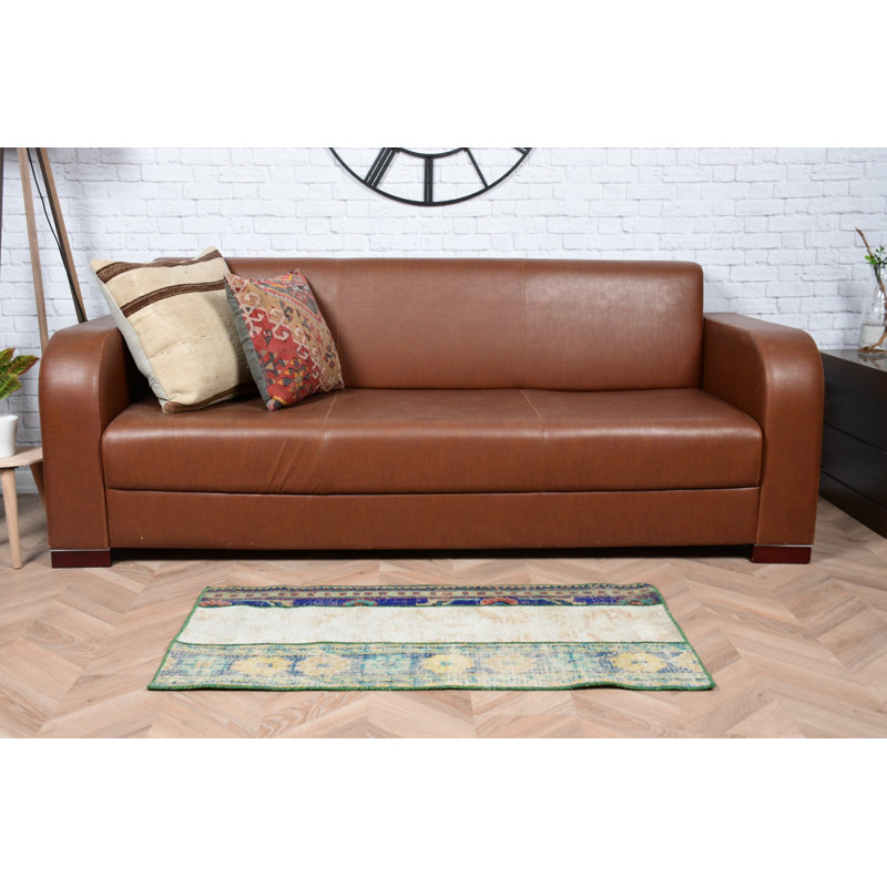 Tapis turc rétro fait à la main avec des motifs géométriques colorés dans des tons naturels servant de décor unique pour la maison