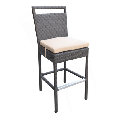 Tabouret de bar d'extérieur en osier avec coussins en tissu beige résistant à l'eau Luvien