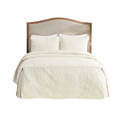 King Size 3 Piece Bedspread Cream. Split Corner Pleated. Microfiber. Fill. . Machine Washable Fascinating Bedding 2